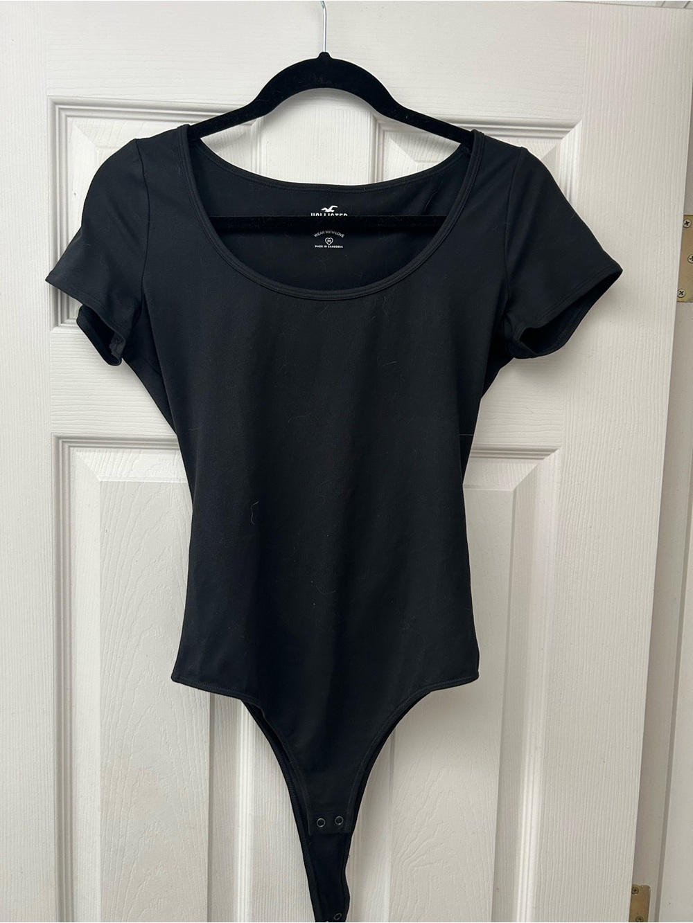 Hollister Black Short-Sleeve Scoop Neck Bodysuit